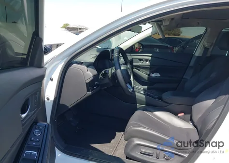 2024 Honda Accord Hybrid Touring z USA, uszkodzony, nr VIN 1HGCY2F83RA004843